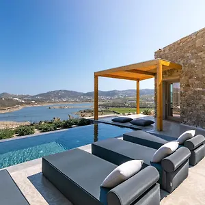 Panormos Bay Suites Hotel